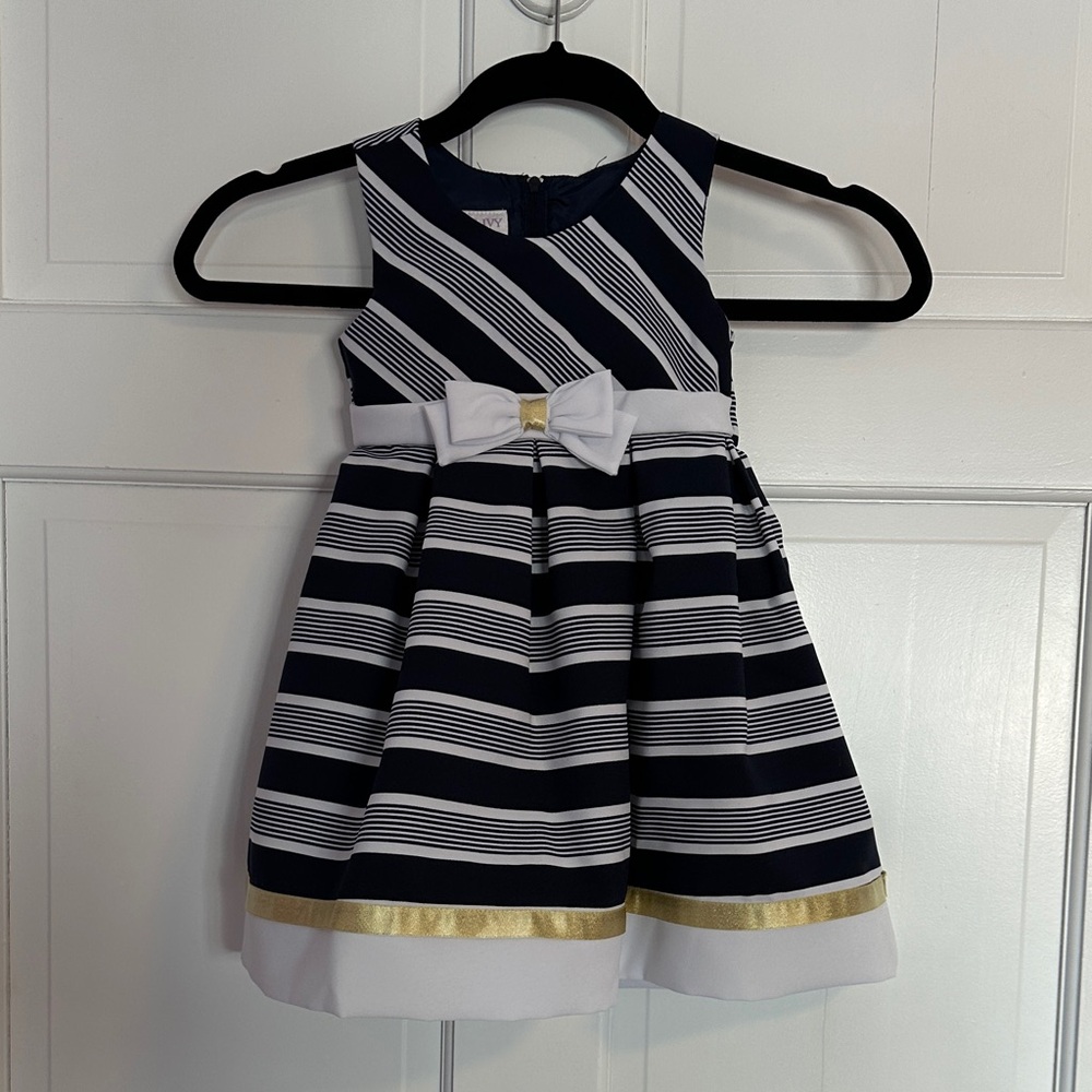 Iris and Ivy White Bonnie Jean Stripe Box Pleat Bow Dress Dress Size 24 Months